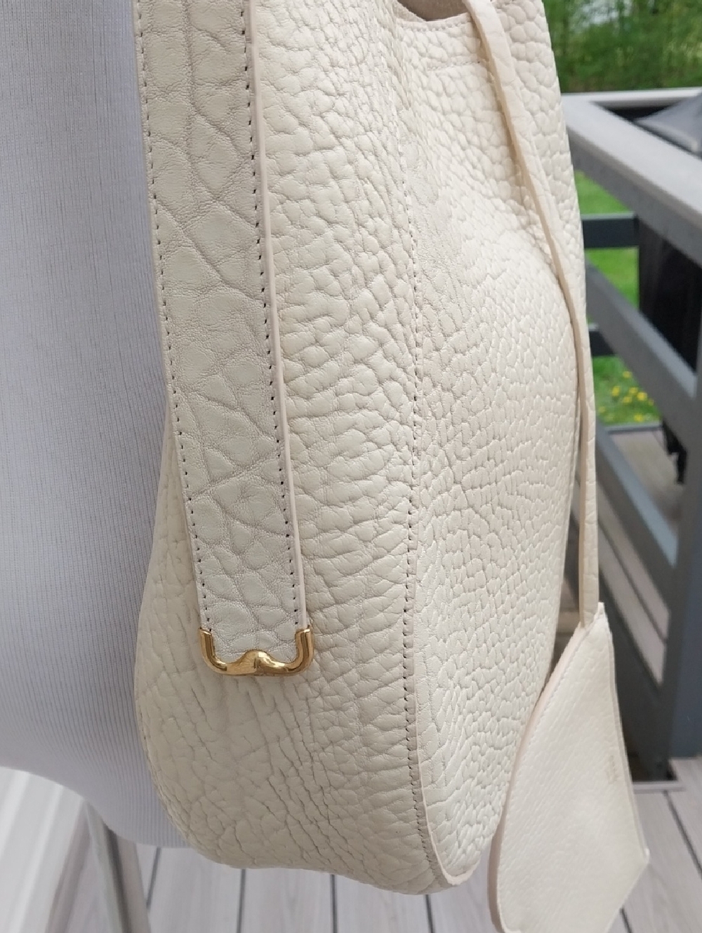 Burberry Cream Pebbled Leather Hobo Bag With Zip Pouch - Picture 9 of 14